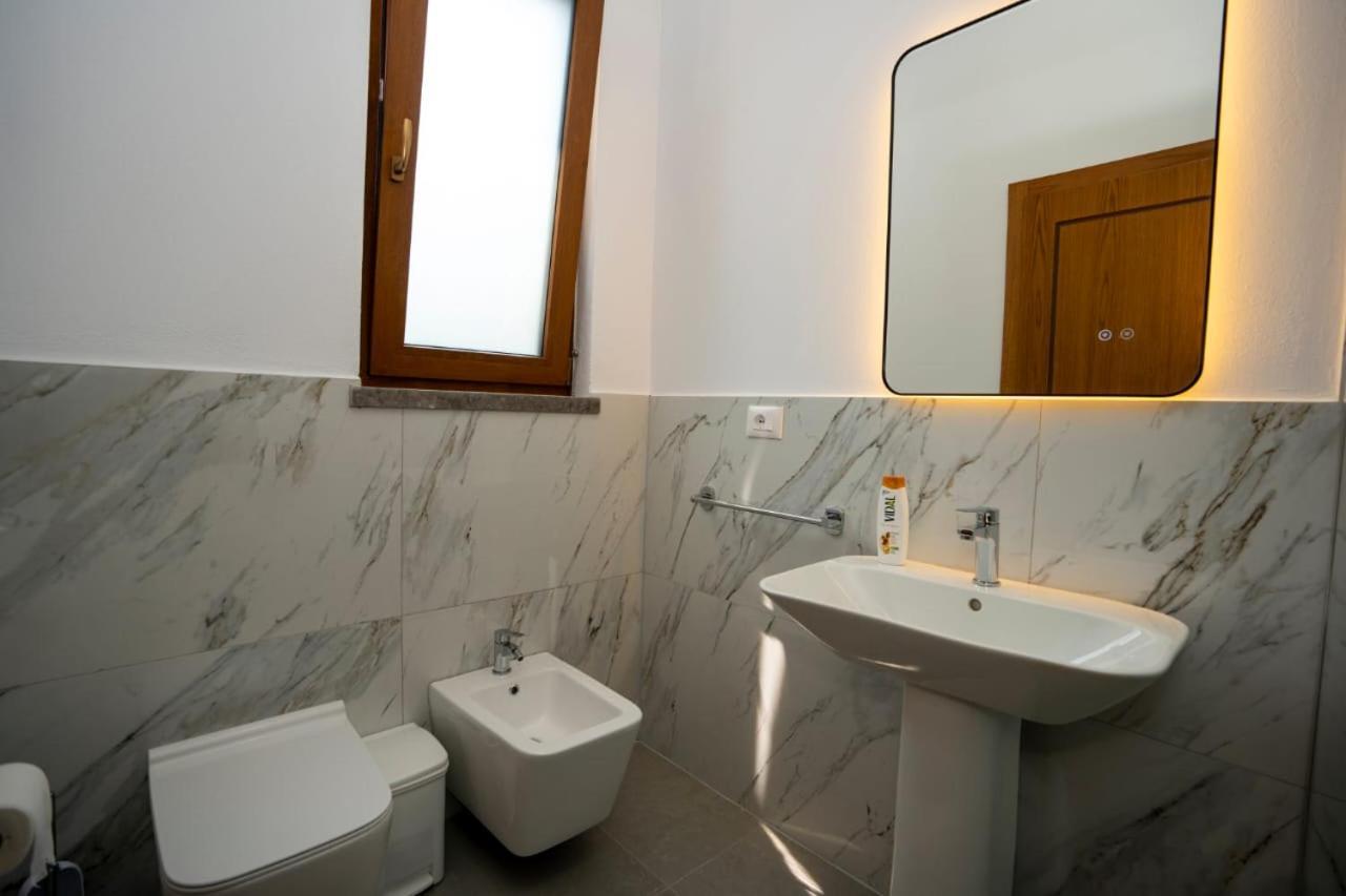 Guesthouse Veni I Gjyshit Nderlysaj Kültér fotó